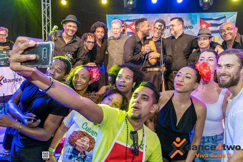 Selfie met septeto Santiaguero