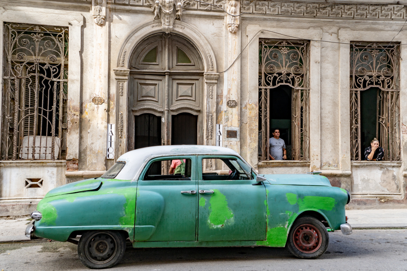 Oude auto in het hart van Havana (Foto Minou Spits)